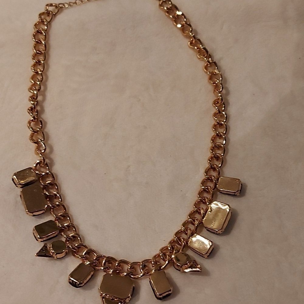 4 Various Necklaces - Picture 3 of 11